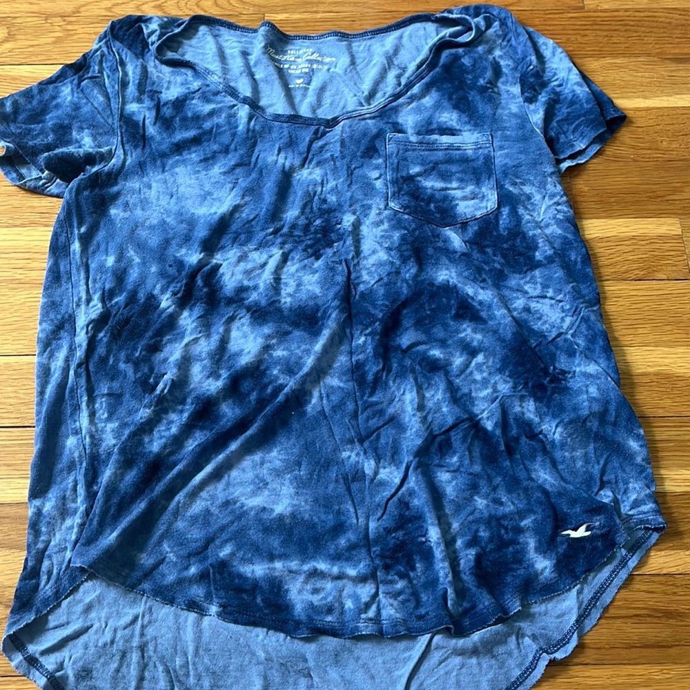 Blue and white rye-died t-shirt from Hollister!
